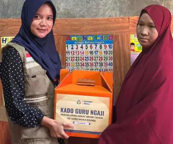 kado-untuk-guru-ngaji-melalui-aquhumanity-indonesia-1-677b5339bcb87